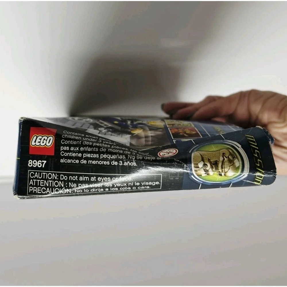 Lego 8967 Agents 2.0 Gold's Tooth Getaway Retired NEW Damaged Box